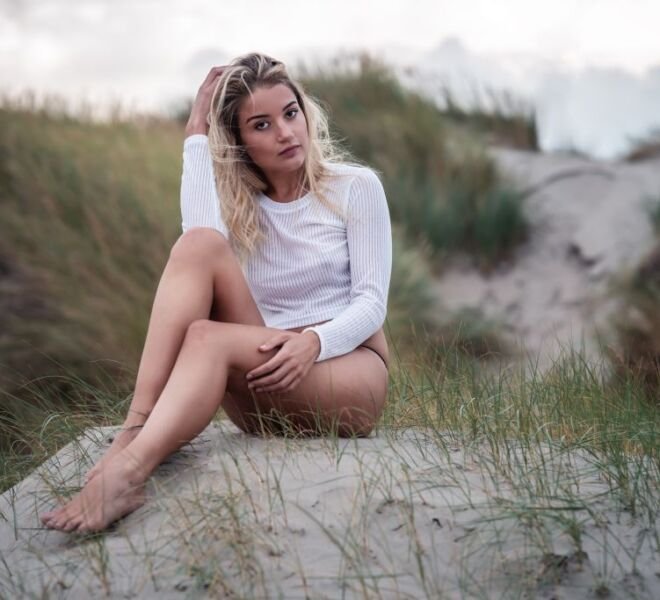 Portretfotograaf nijmegen-bikini fotoshoot strand Wijk-aan-zee