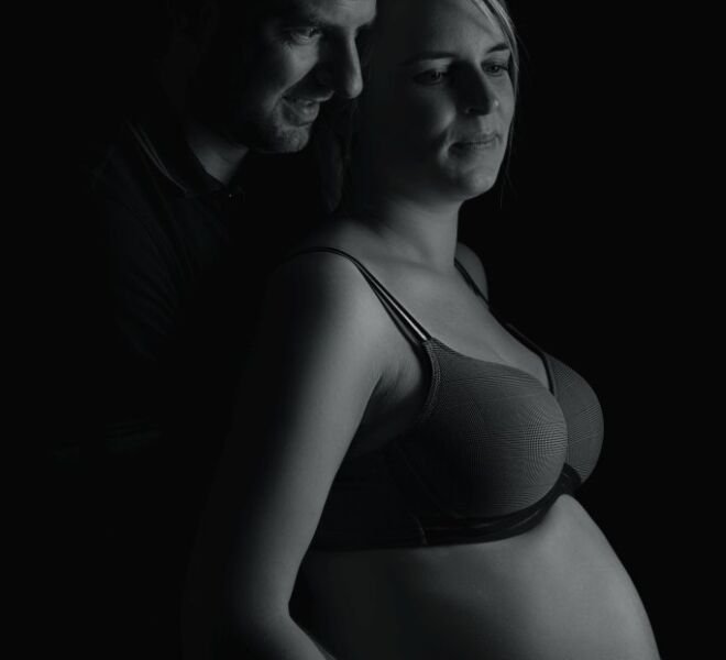 Zwangerschapsshoot Nijmegen zwangerschapsfotograaf in fotostudio
