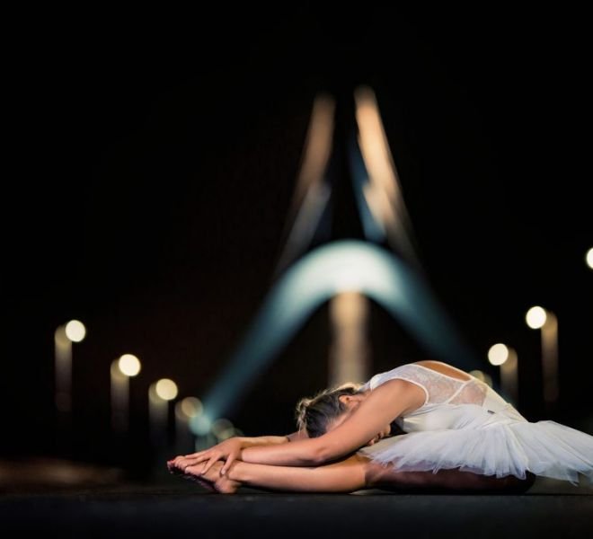 Ballerina in tutu op De Oversteek Nijmegen bij een dans fotoshoot off camera flash fotograaf Nijmegen
