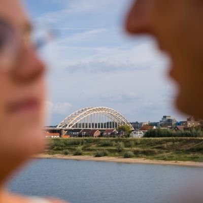 bruisreportage rivierenpark Nijmegen, bruiloft Nijmegen, De Waalbrug